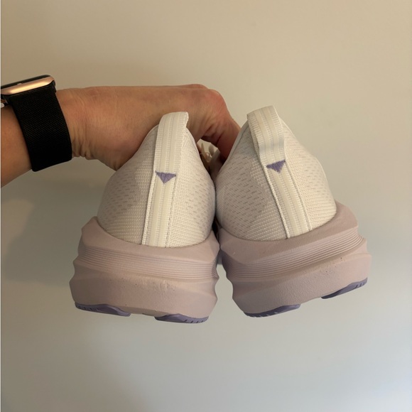 NIB ASICS Novablast 5 Sz 10 - Picture 3 of 6